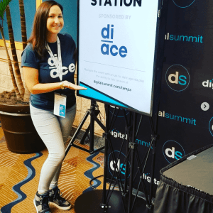 Digital Summit Tampa 2018 | Kara Franco pointing at Charing station sponsored by Diace Designs